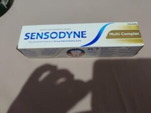 Daily sensitivity protection+ strong teeth & healthy gums None