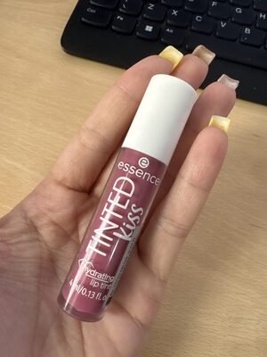 Essence Tinted kiss