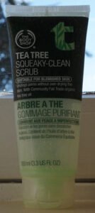 L’Oréal, L’Oreal Luxe, The Body Shop Arbre à thé – Gommage purifiant