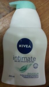 Nivea Intimate gel de toilette intime Douceur Huile de jojoba bio, Extrait de camomille & Acide lactique