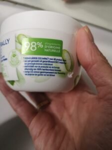 Nivea Naturally Good