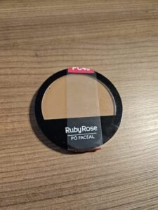 Ruby Rose Pó facial