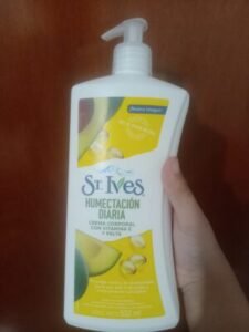 St. Ives, Uniliever St. Ives. Humectacion diaria. Crema corporal con vitamina E y palta.a
