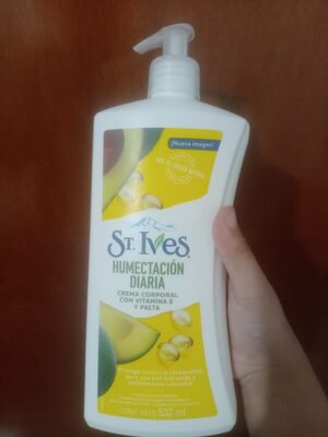 St. Ives, Uniliever St. Ives. Humectacion diaria. Crema corporal con vitamina E y palta.a