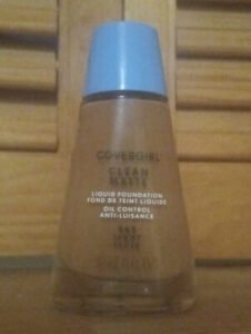 Covergirl Clean Matte Liquid Foundation / Oil Control / 565 Tawny