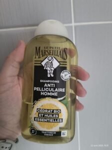Le Petit Marseillais Shampooing antipelliculaire homme – Cédrat Bio et huiles essentielles