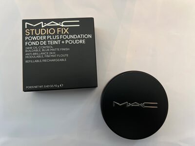 MAC Studio Fix Powder Plus Foundation NC13