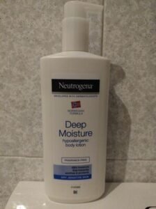Neutrogena Deep Moisture – hypoallergenic body lotion